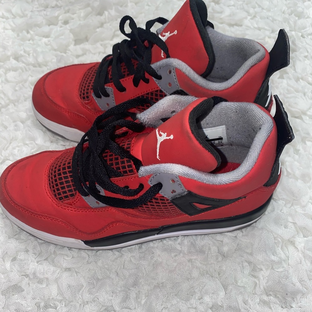 Jordan 4 Retro Toro Bravo